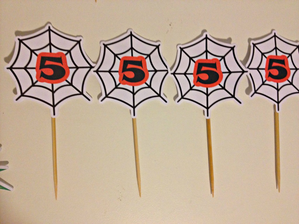 spiderweb cupcake toppers