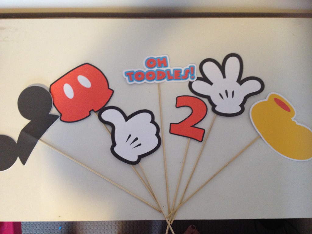 FREE Printable Mickey Mouse PHOTO PROPS & Templates | Ellierosepartydesigns.com